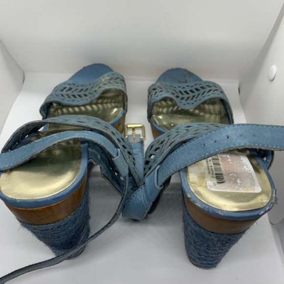 Wedge - Picture 2 of 3